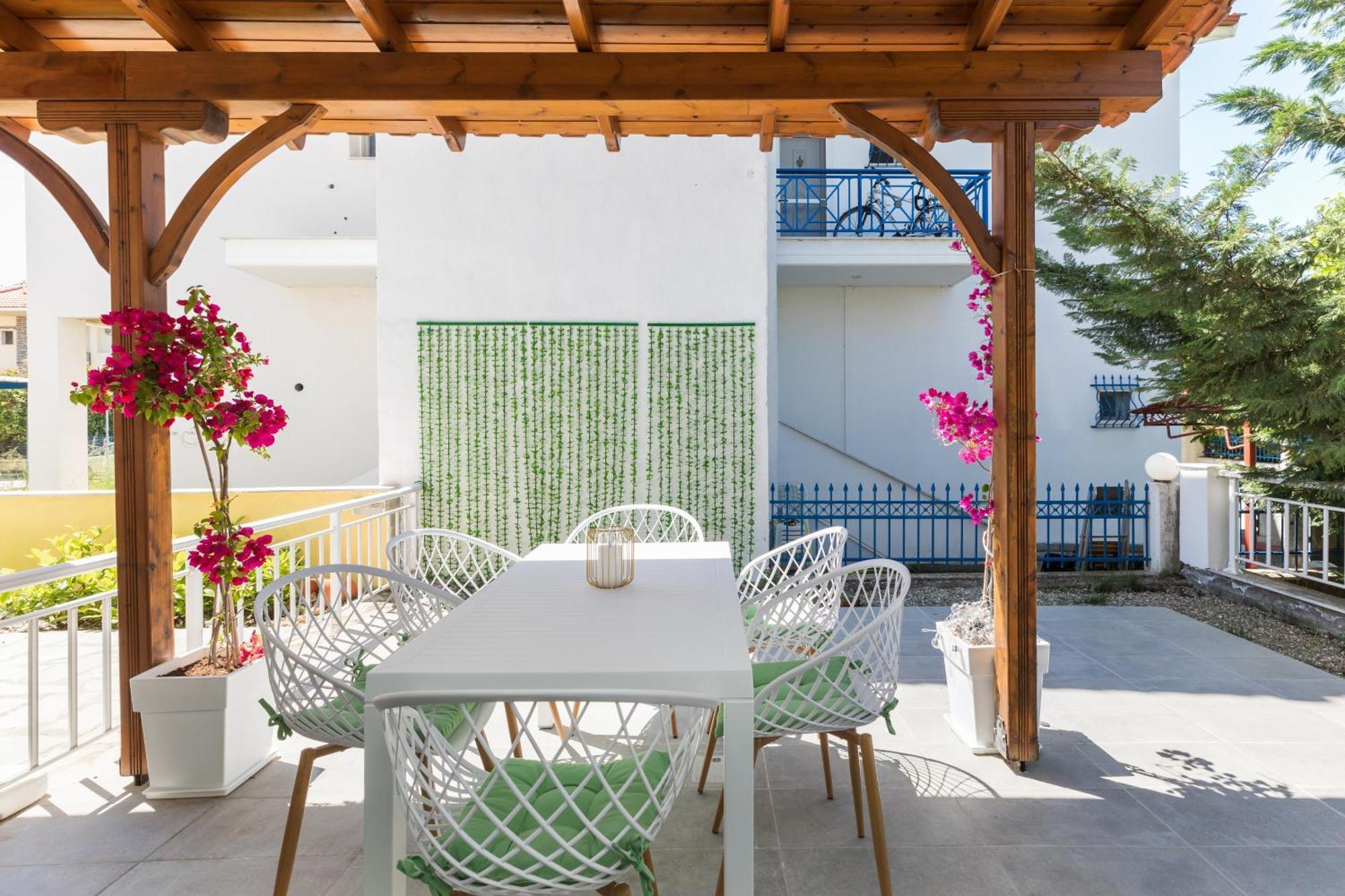 Alexandra'S Maisonette. Paralia Dionysiou Exterior photo
